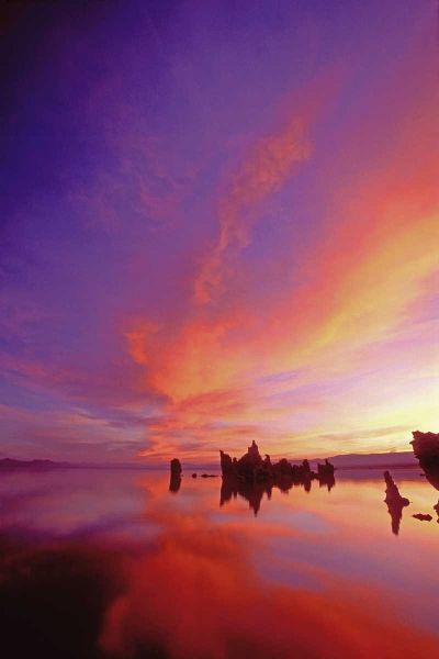 CA, Sunrise on Mono Lakes tufa formations